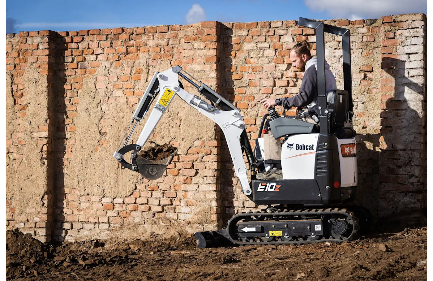 1 2 Tonne Microdigger Hire Compact Bobcat E10z Chislett Hire 1-2-tonne-microdigger-hire-compact-bobcat-e10z-chislett-hire