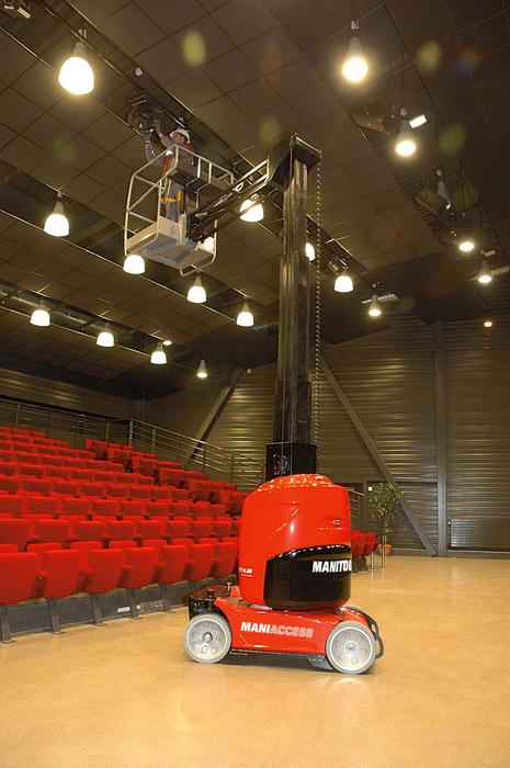 9.8 mtr Mast Boom. Hire from