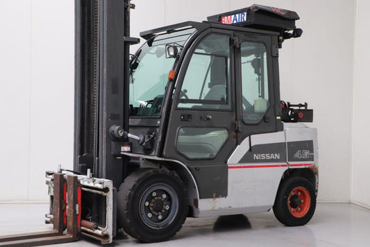 LPG And Diesel Forktrucks (2100kg-2800kg). Hire from